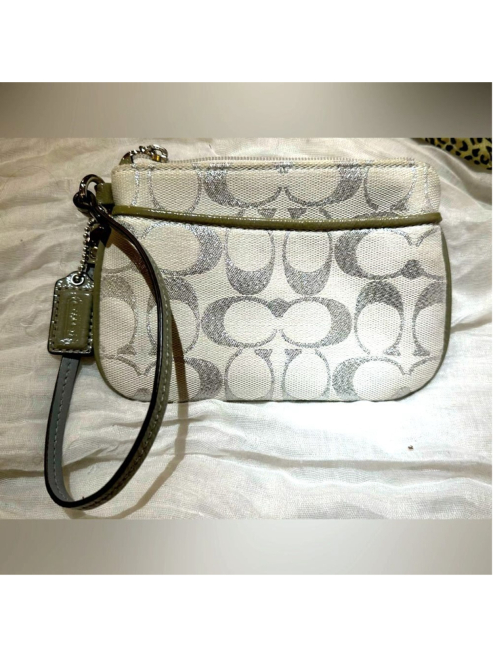 Coach Signature C Jacquard Kyra Wristlet Chalk Silver NWOT - Picture 2 of 3